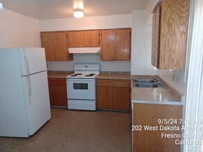 202 W Dakota Ave in Fresno, CA - Building Photo - Building Photo