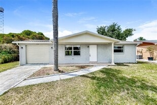 1753 Kenilworth St in Holiday, FL - Building Photo