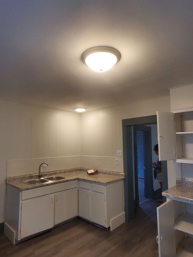 936 Harrison Ave in Beloit, WI - Building Photo - Building Photo