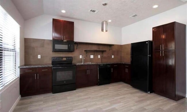 995 Junell St in Houston, TX - Building Photo - Building Photo