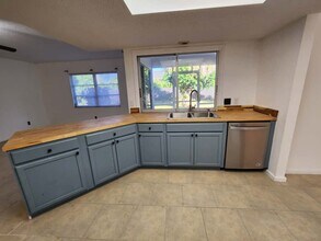 2332 Achilles St in Port Charlotte, FL - Foto de edificio - Building Photo