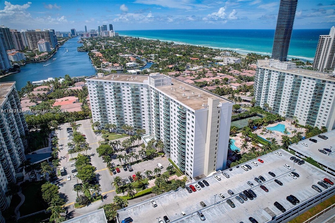 19380 Collins Ave, Unit 1402 in Sunny Isles Beach, FL - Foto de edificio