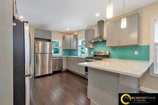 161 4th St, Unit 1 in Medford, MA - Building Photo