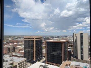 1625 Larimer St, Unit 2406 in Denver, CO - Building Photo - Building Photo