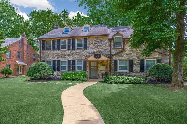 2825 W Queen Ln in Philadelphia, PA - Building Photo - Building Photo