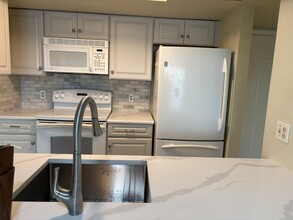 2875 Palm Beach Blvd, Unit 302C in Ft. Myers, FL - Building Photo - Building Photo