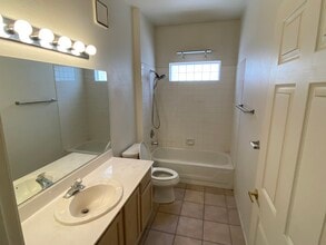 2975 Bluegrass Ln, Unit 312 in Henderson, NV - Foto de edificio - Building Photo
