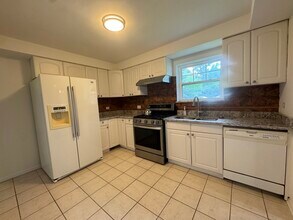 1727 Dundee Rd in Northbrook, IL - Building Photo - Building Photo