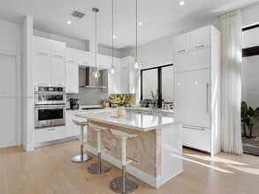 4440 NW 80th Ave in Doral, FL - Building Photo - Building Photo