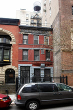 256 W 75th St in New York, NY - Foto de edificio - Building Photo
