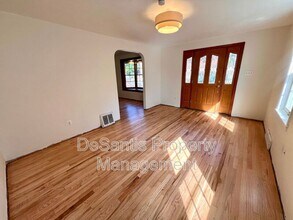 1532 Greencrest Dr in Pittsburgh, PA - Building Photo - Building Photo