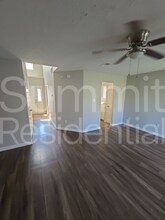 4560 Longtree Ave in Memphis, TN - Foto de edificio - Building Photo