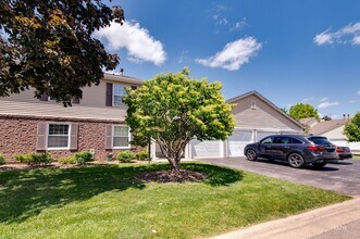 310 Newport Ln in Bartlett, IL - Building Photo - Building Photo