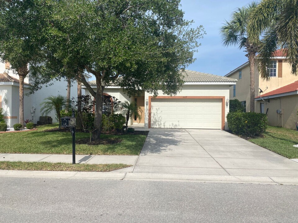 2677 Blue Cypress Lake Ct in Cape Coral, FL - Building Photo