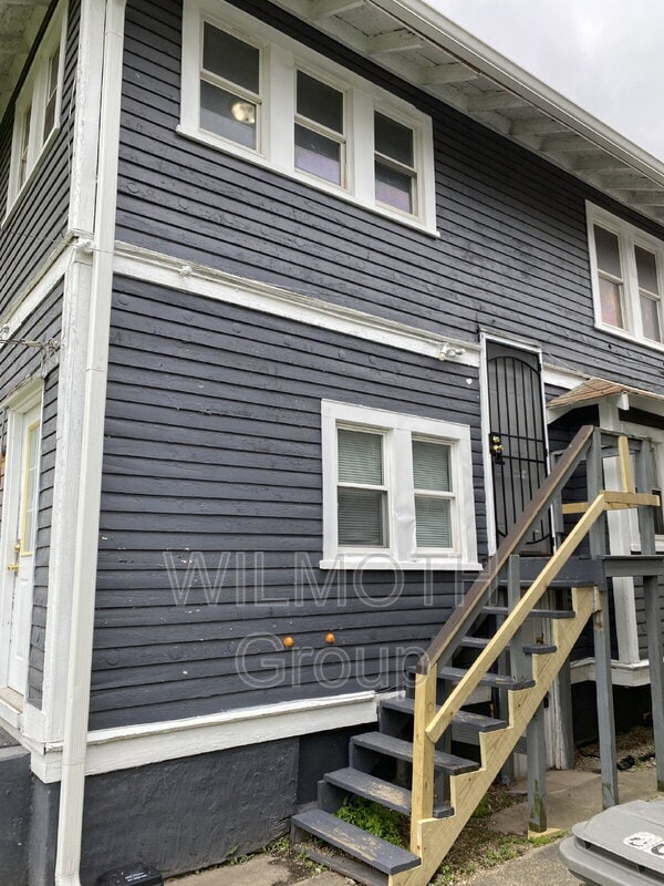 6052 E Washington St in Indianapolis, IN - Building Photo - Building Photo