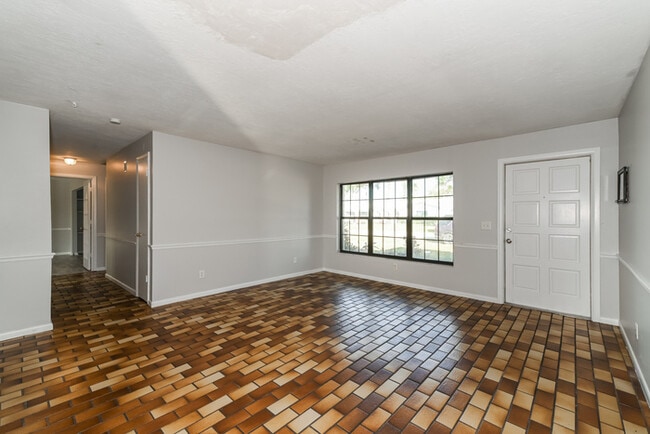 7286 Jonas Rd in Ft. Myers, FL - Foto de edificio - Building Photo