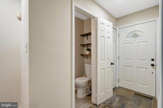 8482 Springfield Oaks Dr in Springfield, VA - Building Photo - Building Photo