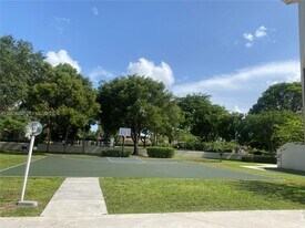 514 Gardens Dr in Pompano Beach, FL - Building Photo