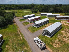 102 Brooks Trl in Shawnee, OK - Building Photo - Building Photo