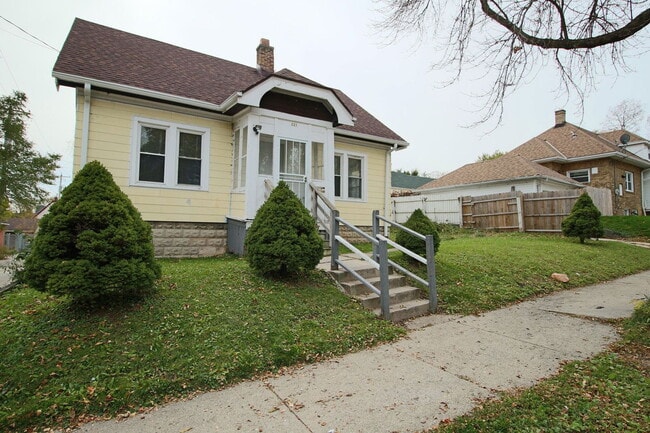 221 W Ring St in Milwaukee, WI - Building Photo - Building Photo