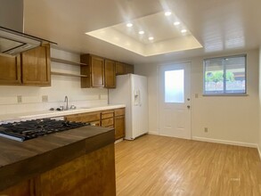 1005 W Atkins Ave in Ridgecrest, CA - Building Photo - Building Photo