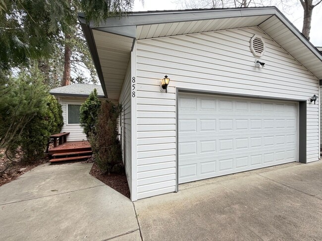 property at 858 N Government Wy