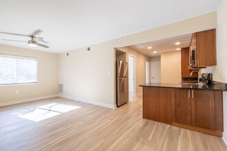 St. Andrews Apartments in Newport News, VA - Building Photo - Interior Photo