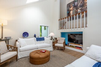 6 Woodcrest Dr in East Hampton, NY - Building Photo - Building Photo