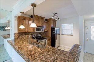 2800 Fiore Way in Delray Beach, FL - Building Photo