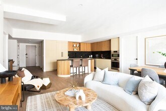 1425 New York Ave NW in Washington, DC - Foto de edificio - Building Photo