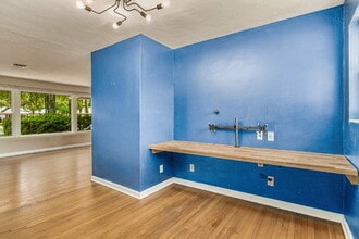 2033 E Bobe St in Pensacola, FL - Building Photo - Building Photo