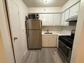 17-19 68th St, Unit 12A in Guttenberg, NJ - Building Photo - Building Photo