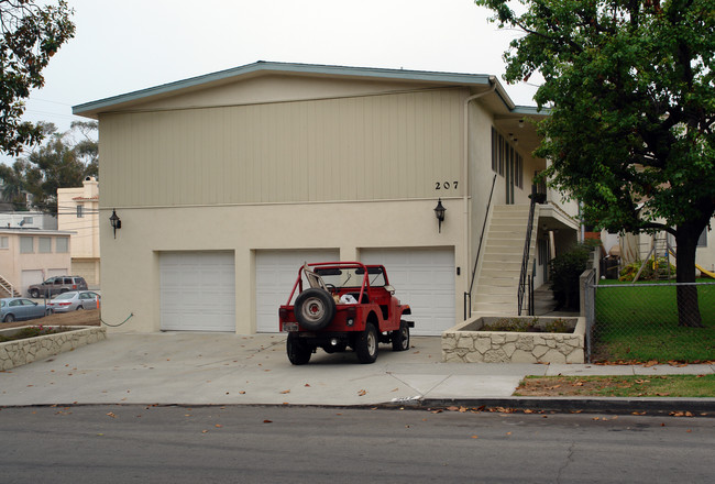 207 Whiting St in El Segundo, CA - Building Photo - Building Photo