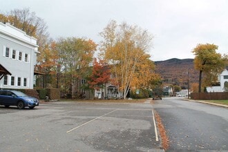 38 Church St in Lincoln, NH - Building Photo - Building Photo