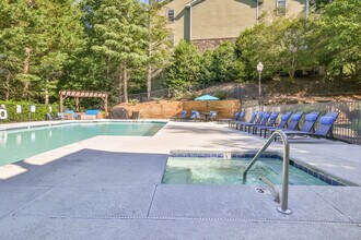 Eastwood Village Apartment Homes in Asheville, NC - Foto de edificio - Building Photo