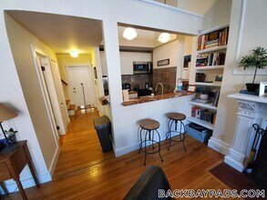 235 Beacon St, Unit 3 in Boston, MA - Foto de edificio - Building Photo