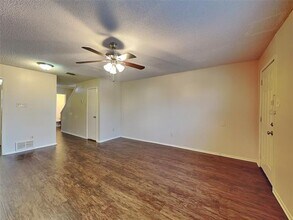 930 Southmoor Dr in Arlington, TX - Building Photo - Building Photo