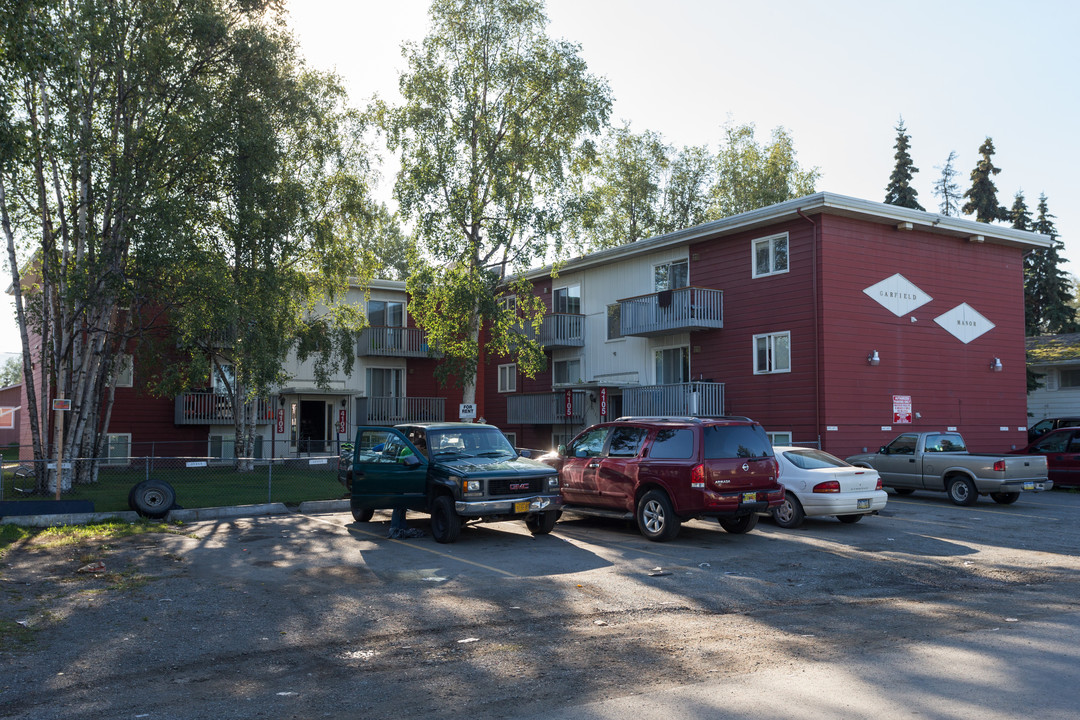 Garfield Manor in Anchorage, AK - Foto de edificio