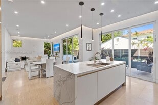 3395 Shipping Ave in Miami, FL - Building Photo