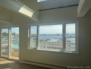 271 Pequot Ave in New London, CT - Building Photo - Building Photo