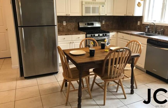 14 Kentucky St-Unit -Lower in Long Beach, NY - Building Photo - Building Photo