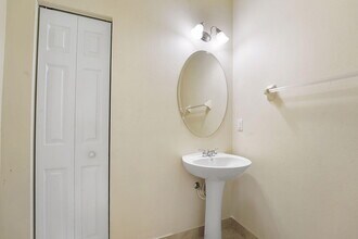 128 W Royal Palm Cir in Jupiter, FL - Foto de edificio - Building Photo
