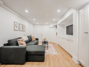 217 Geary Ave in Toronto, ON - Building Photo - Building Photo