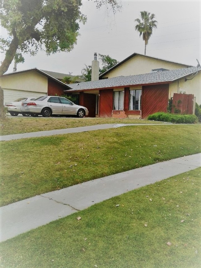 3005 La Costa St in Bakersfield, CA - Foto de edificio - Building Photo