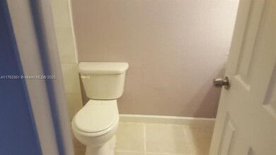 2624 NW 47th Terrace in Lauderdale Lakes, FL - Building Photo - Building Photo