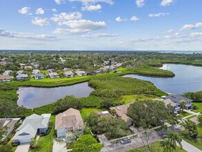 1011 S Pointe Alexis Dr in Tarpon Springs, FL - Building Photo - Building Photo