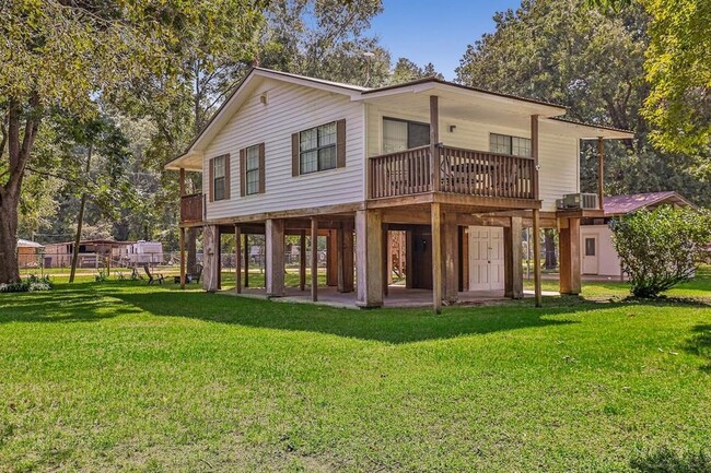 441 River St in Coldspring, TX - Building Photo - Building Photo