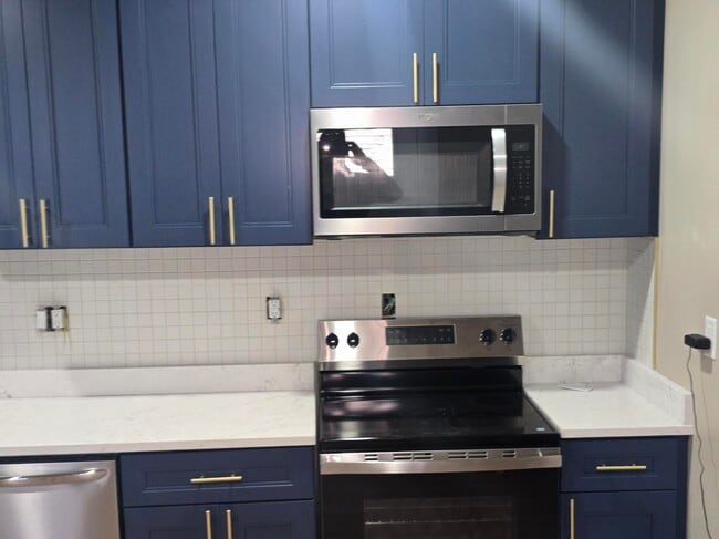 2122 N Pine St, Unit Suite 1