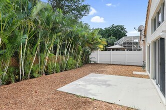 7865 Colony Lake Dr in Boynton Beach, FL - Building Photo - Building Photo