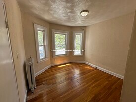 227 Boston Ave, Unit 1 in Medford, MA - Building Photo